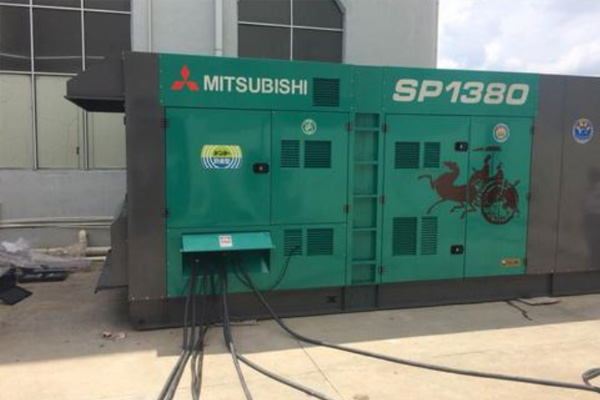 江口为什么有些柴油发电机组的输出电压可以调节？