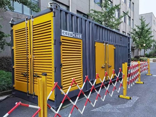 江口如何使用转速表检查发动机的转速？